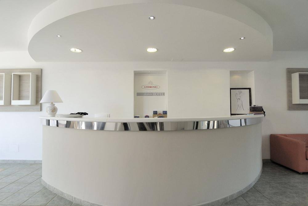 Hotel Ambrosio La Corte Olbia Exterior photo