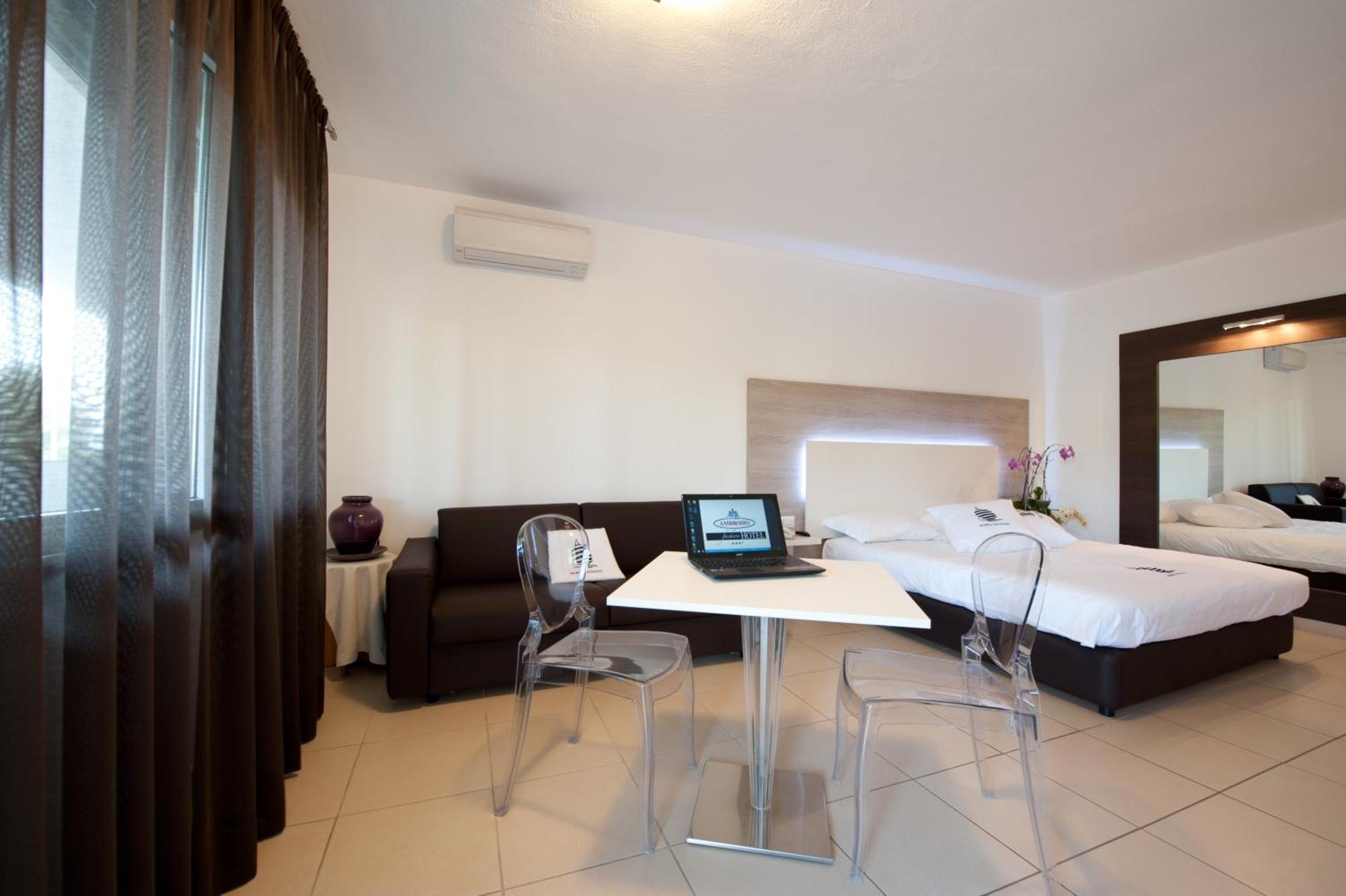 Hotel Ambrosio La Corte Olbia Exterior photo